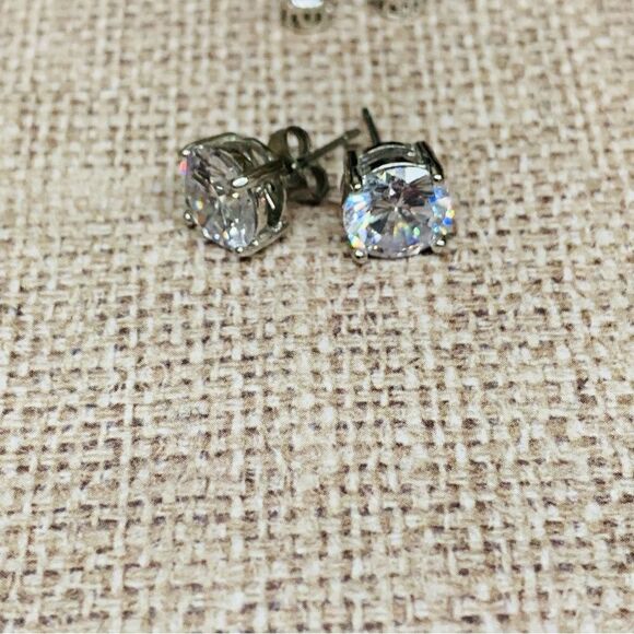 Dainty Earring Bundle   - Picture 4 of 4